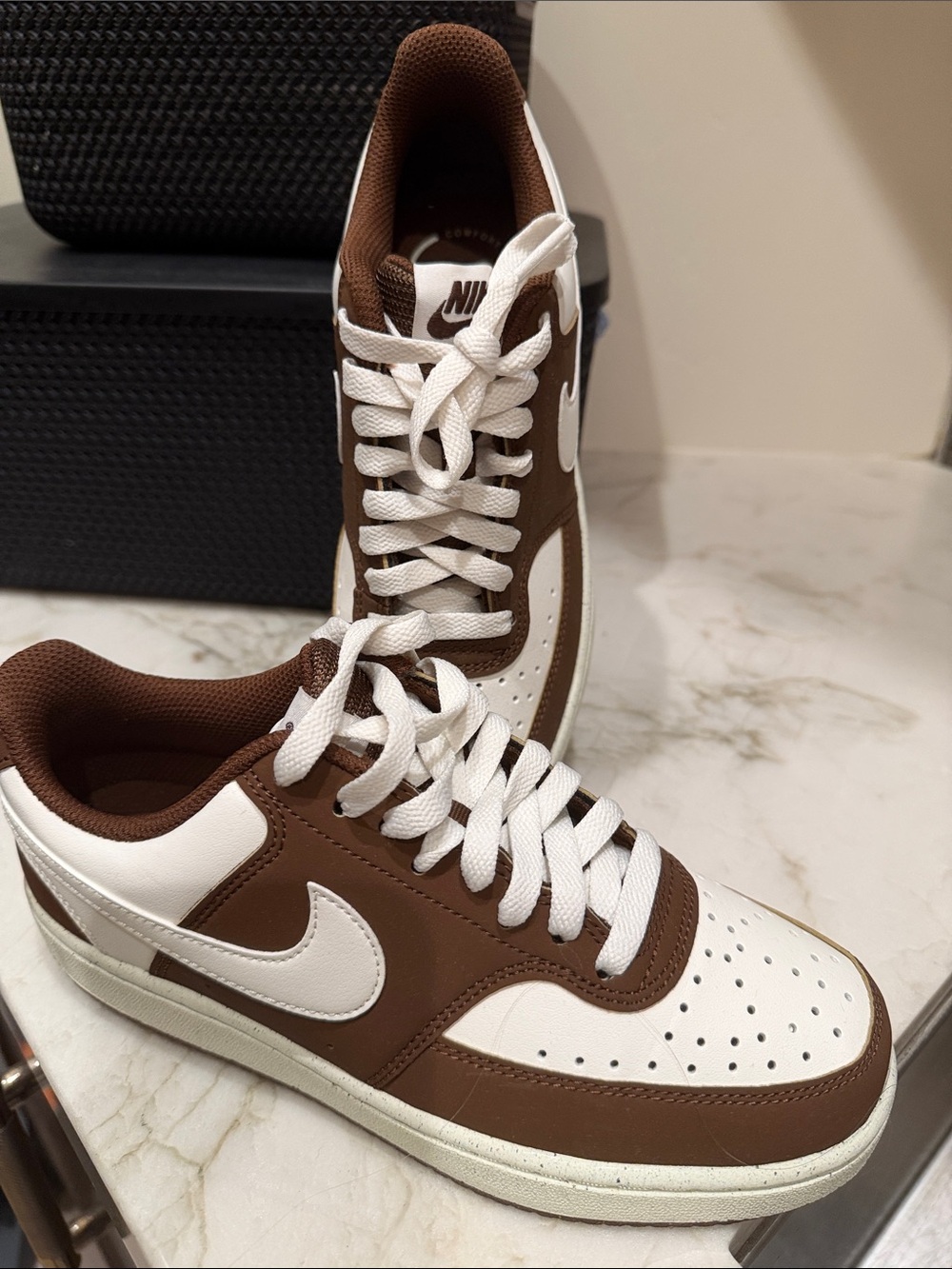 Nike Low-Top Sneakers in White and Brown